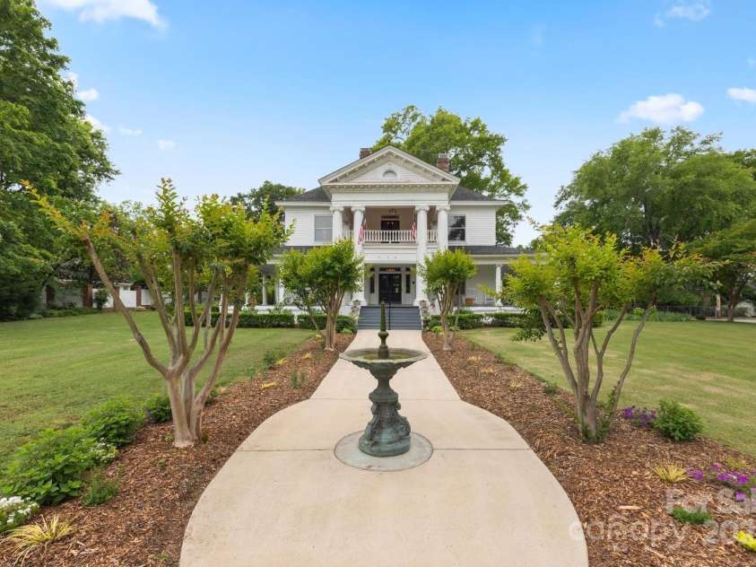 530 Rutledge Avenue, Gaffney, SC 29340.  MLS# CAR4264677, YatesRealty ID 19149. 