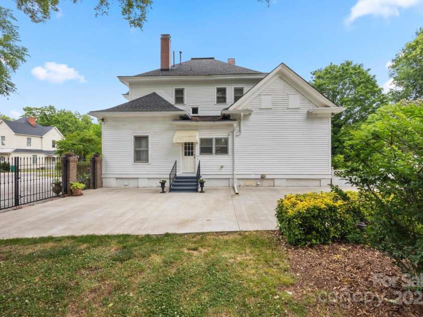 530 Rutledge Avenue, Gaffney, SC 29340.  MLS# CAR4264677, YatesRealty ID 19149. 