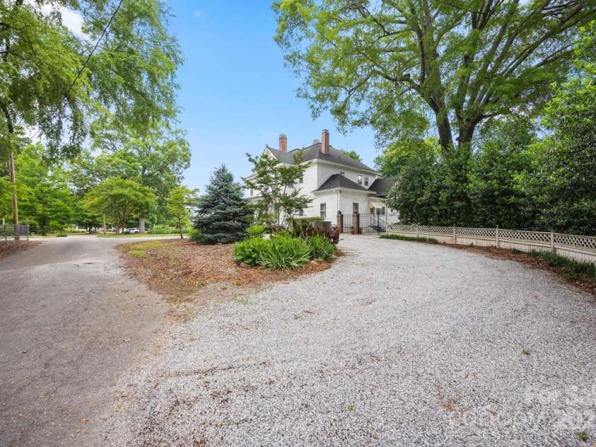 530 Rutledge Avenue, Gaffney, SC 29340.  MLS# CAR4264677, YatesRealty ID 19149. 