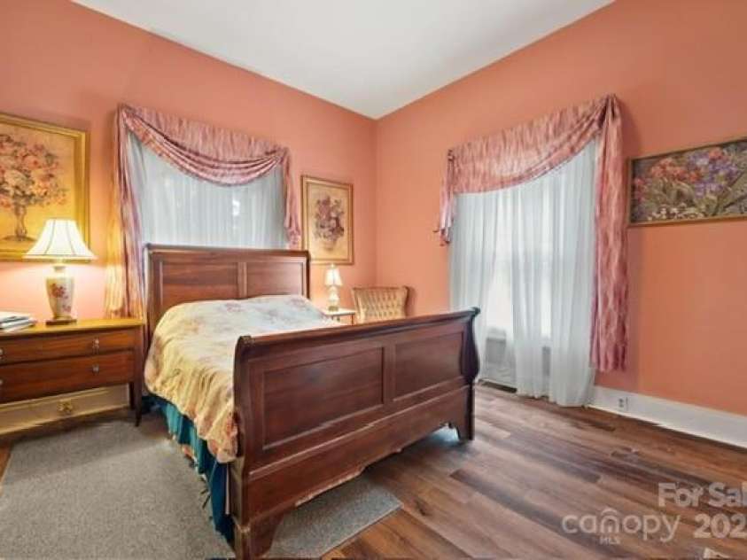 530 Rutledge Avenue, Gaffney, SC 29340.  MLS# CAR4264677, YatesRealty ID 19149. 