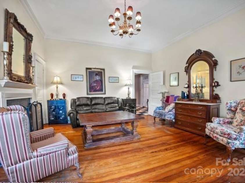 530 Rutledge Avenue, Gaffney, SC 29340.  MLS# CAR4264677, YatesRealty ID 19149. 