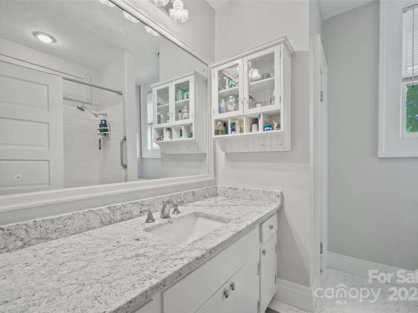 530 Rutledge Avenue, Gaffney, SC 29340.  MLS# CAR4264677, YatesRealty ID 19149. 