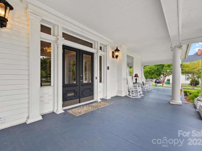 530 Rutledge Avenue, Gaffney, SC 29340.  MLS# CAR4264677, YatesRealty ID 19149. 