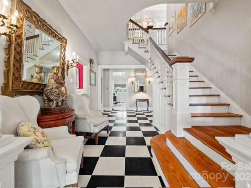 530 Rutledge Avenue, Gaffney, SC 29340.  MLS# CAR4264677, YatesRealty ID 19149. 