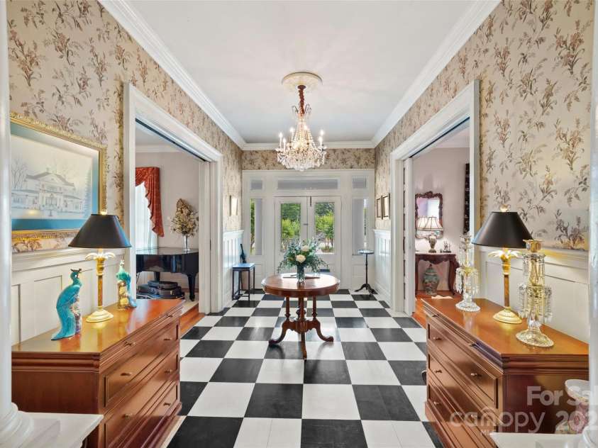 530 Rutledge Avenue, Gaffney, SC 29340.  MLS# CAR4326227, YatesRealty ID 19149. 