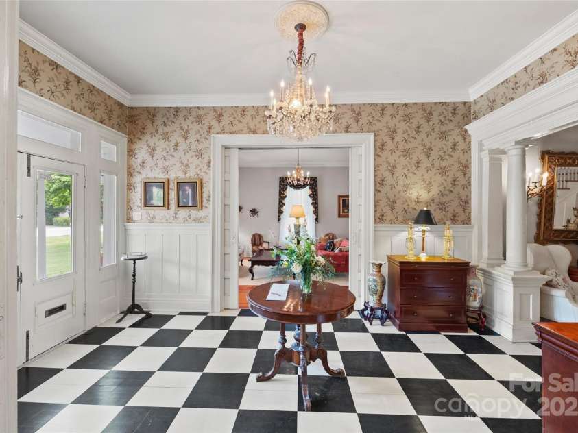 530 Rutledge Avenue, Gaffney, SC 29340.  MLS# CAR4326227, YatesRealty ID 19149. 