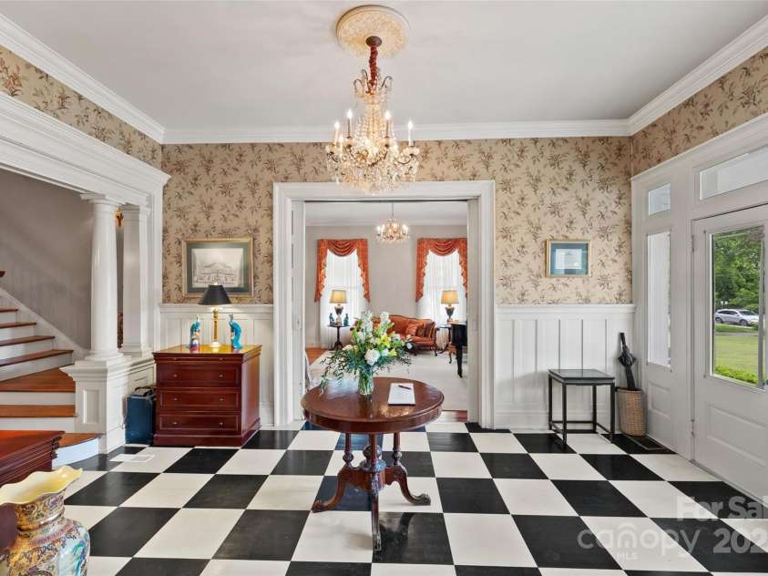 530 Rutledge Avenue, Gaffney, SC 29340.  MLS# CAR4326227, YatesRealty ID 19149. 