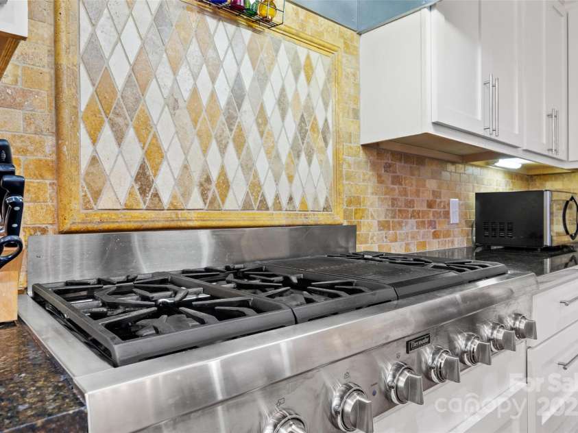 530 Rutledge Avenue, Gaffney, SC 29340.  MLS# CAR4326227, YatesRealty ID 19149. 