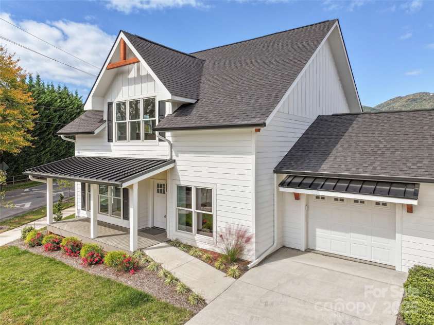 11 Riemar Lane, Waynesville, NC 28786.  MLS# CAR4306139, YatesRealty ID 1915. 