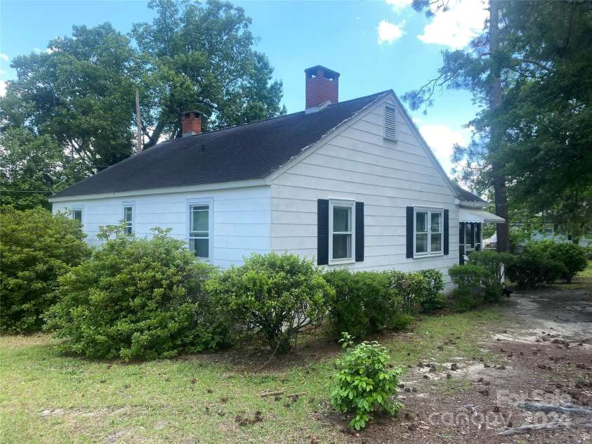6401 Matson Street, Kershaw, SC 29067.  MLS# CAR4141304, YatesRealty ID 1915. 