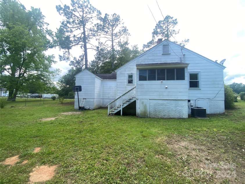 6401 Matson Street, Kershaw, SC 29067.  MLS# CAR4141304, YatesRealty ID 1915. 