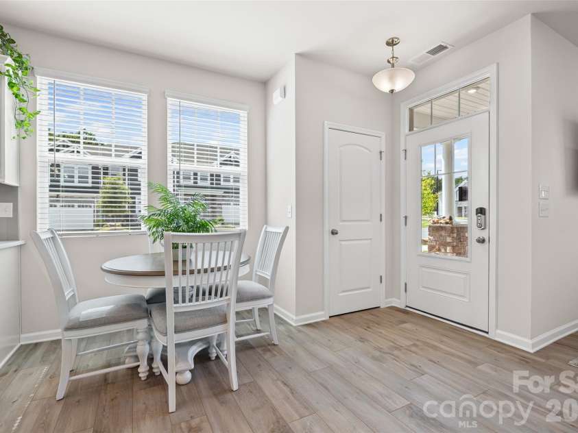 15345 Braid Meadow Drive, Charlotte, NC 28278.  MLS# CAR4373070, YatesRealty ID 19150. Dining area