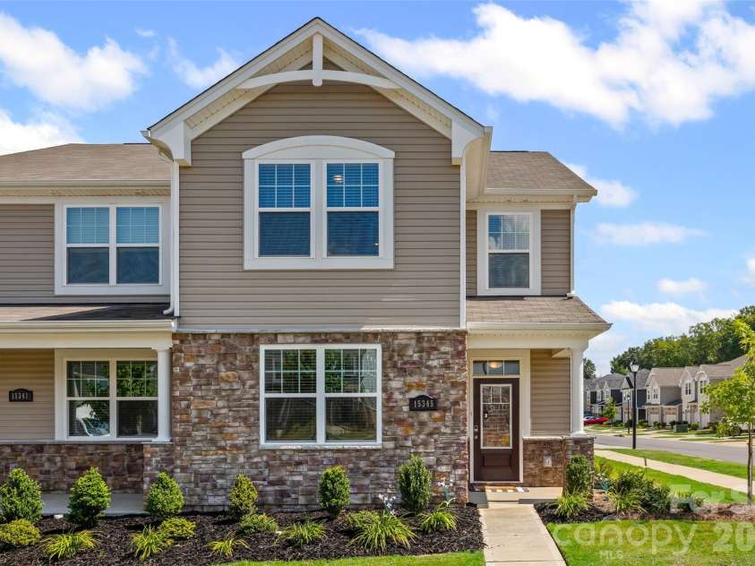 15345 Braid Meadow Drive, Charlotte, NC 28278.  MLS# CAR4373070, YatesRealty ID 19150. Front