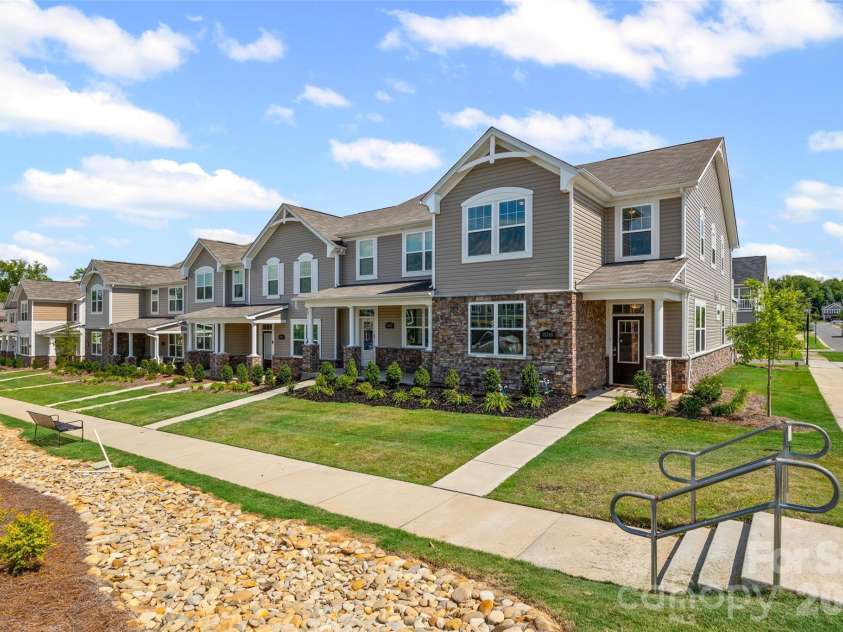 15345 Braid Meadow Drive, Charlotte, NC 28278.  MLS# CAR4373070, YatesRealty ID 19150. Front building view - End unit