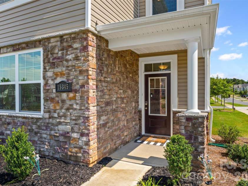 15345 Braid Meadow Drive, Charlotte, NC 28278.  MLS# CAR4373070, YatesRealty ID 19150. Front entrance
