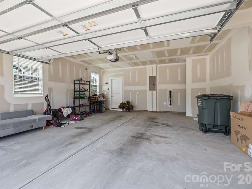 15345 Braid Meadow Drive, Charlotte, NC 28278.  MLS# CAR4373070, YatesRealty ID 19150. Garage