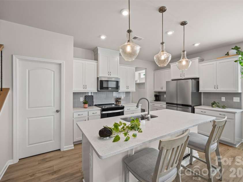 15345 Braid Meadow Drive, Charlotte, NC 28278.  MLS# CAR4373070, YatesRealty ID 19150. Kitchen