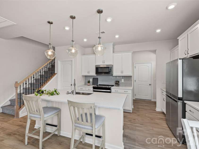 15345 Braid Meadow Drive, Charlotte, NC 28278.  MLS# CAR4373070, YatesRealty ID 19150. Kitchen