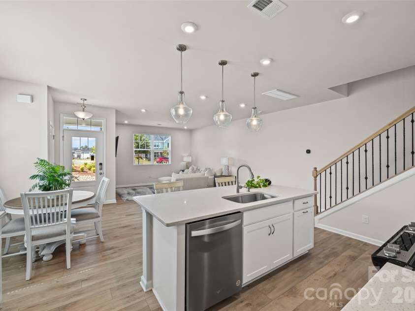 15345 Braid Meadow Drive, Charlotte, NC 28278.  MLS# CAR4373070, YatesRealty ID 19150. Open floorplan