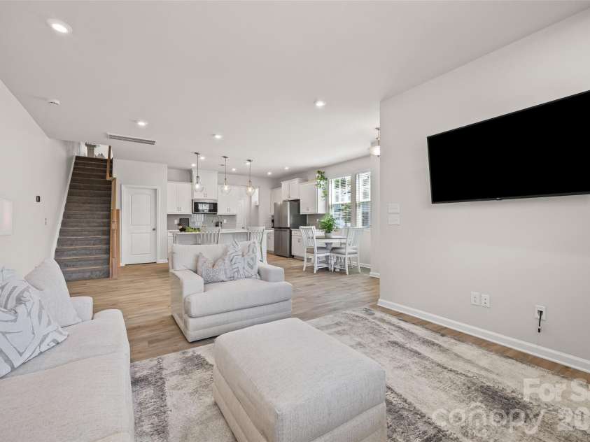 15345 Braid Meadow Drive, Charlotte, NC 28278.  MLS# CAR4373070, YatesRealty ID 19150. Open floorplan