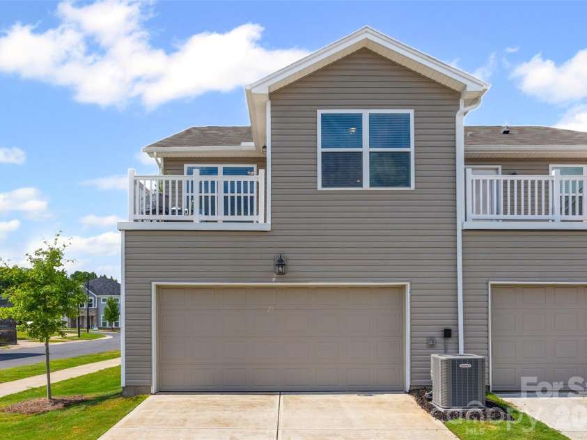 15345 Braid Meadow Drive, Charlotte, NC 28278.  MLS# CAR4373070, YatesRealty ID 19150. Rear load garage end unit