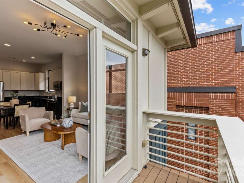 482 New Bern Station Court, Charlotte, NC 28209.  MLS# CAR4265242, YatesRealty ID 19150. 