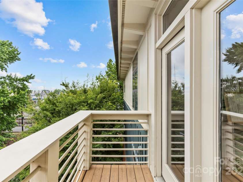 482 New Bern Station Court, Charlotte, NC 28209.  MLS# CAR4265242, YatesRealty ID 19150. 