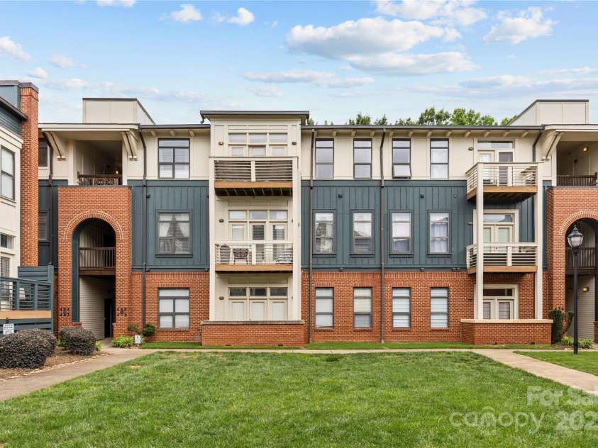482 New Bern Station Court, Charlotte, NC 28209.  MLS# CAR4265242, YatesRealty ID 19150. 
