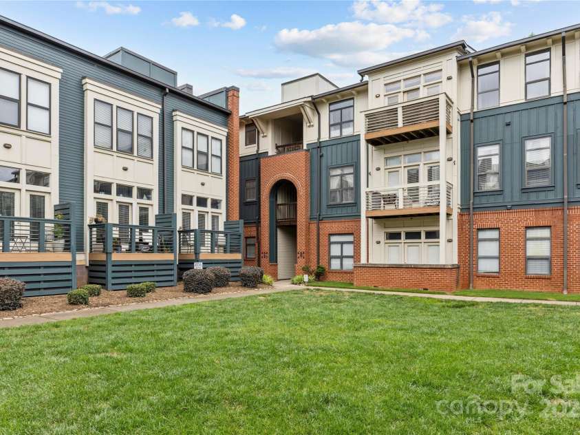 482 New Bern Station Court, Charlotte, NC 28209.  MLS# CAR4265242, YatesRealty ID 19150. 