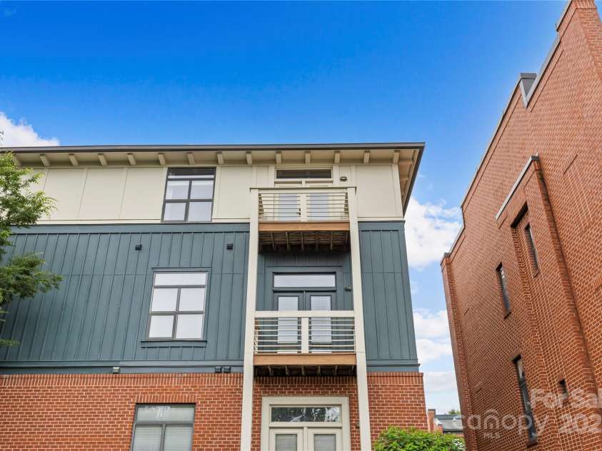 482 New Bern Station Court, Charlotte, NC 28209.  MLS# CAR4265242, YatesRealty ID 19150. 