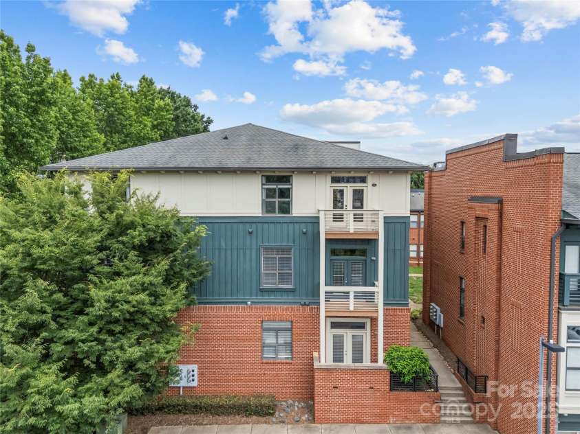 482 New Bern Station Court, Charlotte, NC 28209.  MLS# CAR4265242, YatesRealty ID 19150. 