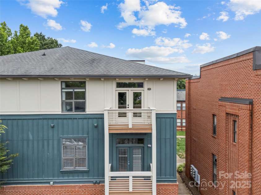 482 New Bern Station Court, Charlotte, NC 28209.  MLS# CAR4265242, YatesRealty ID 19150. 