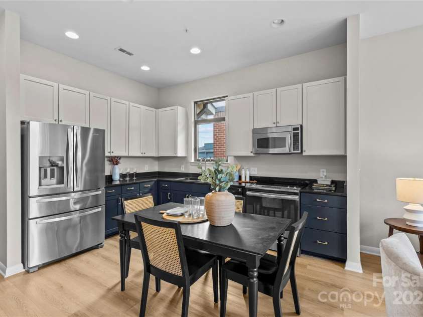482 New Bern Station Court, Charlotte, NC 28209.  MLS# CAR4265242, YatesRealty ID 19150. 