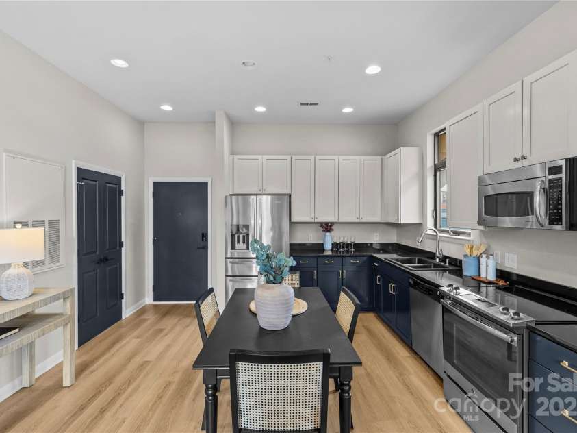 482 New Bern Station Court, Charlotte, NC 28209.  MLS# CAR4265242, YatesRealty ID 19150. 