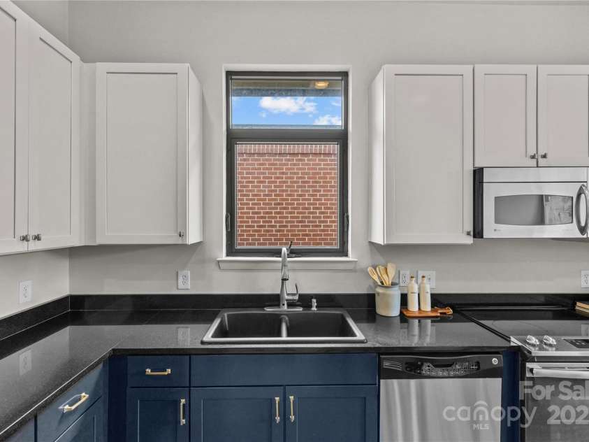 482 New Bern Station Court, Charlotte, NC 28209.  MLS# CAR4265242, YatesRealty ID 19150. 
