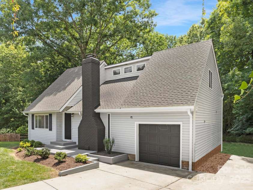10101 Wood Court, Charlotte, NC 28277.  MLS# CAR4268074, YatesRealty ID 19152. 
