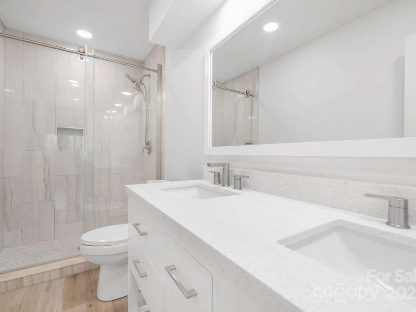 10101 Wood Court, Charlotte, NC 28277.  MLS# CAR4268074, YatesRealty ID 19152. Renovated Primary Bathroom