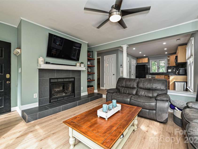 433-68 8th Street, Charlotte, NC 28202.  MLS# CAR4267698, YatesRealty ID 19153. 