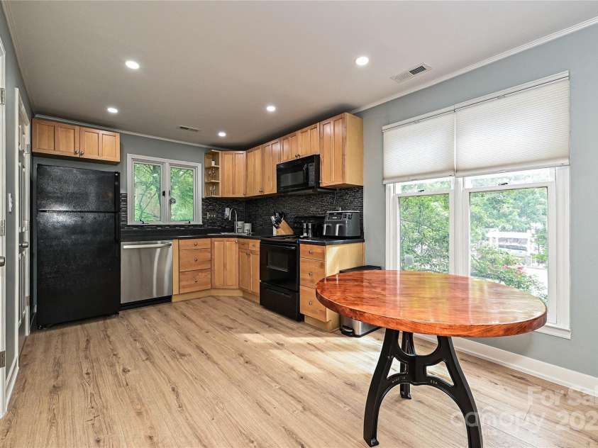 433-68 8th Street, Charlotte, NC 28202.  MLS# CAR4267698, YatesRealty ID 19153. 