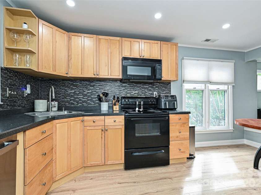 433-68 8th Street, Charlotte, NC 28202.  MLS# CAR4267698, YatesRealty ID 19153. 