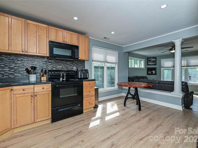 433-68 8th Street, Charlotte, NC 28202.  MLS# CAR4267698, YatesRealty ID 19153. 