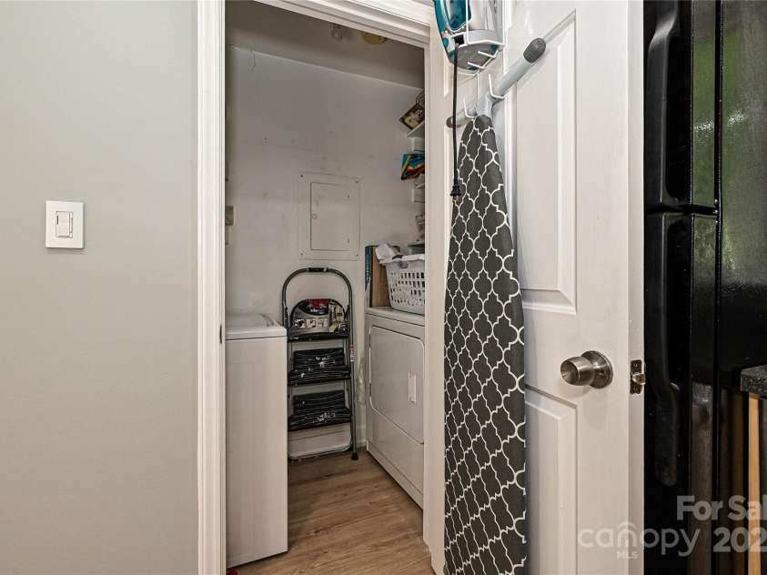 433-68 8th Street, Charlotte, NC 28202.  MLS# CAR4267698, YatesRealty ID 19153. 