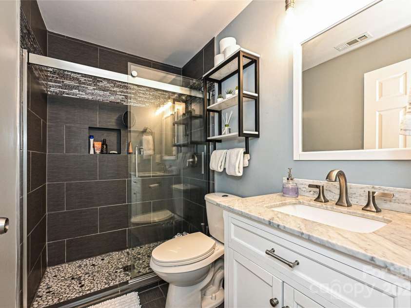 433-68 8th Street, Charlotte, NC 28202.  MLS# CAR4267698, YatesRealty ID 19153. 