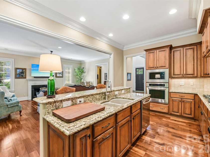 5208 Shepley Court, Charlotte, NC 28226.  MLS# CAR4366293, YatesRealty ID 19154. 