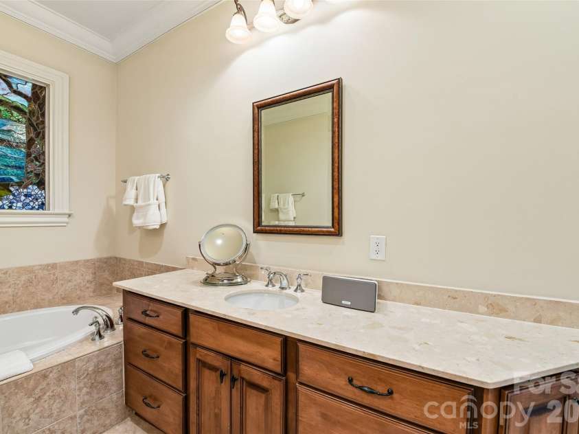 5208 Shepley Court, Charlotte, NC 28226.  MLS# CAR4366293, YatesRealty ID 19154. 