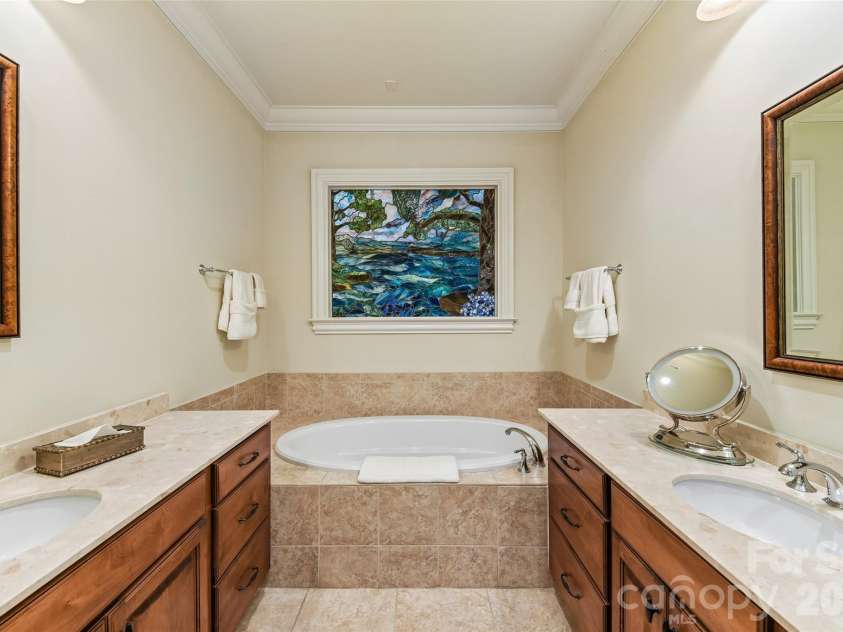 5208 Shepley Court, Charlotte, NC 28226.  MLS# CAR4366293, YatesRealty ID 19154. 