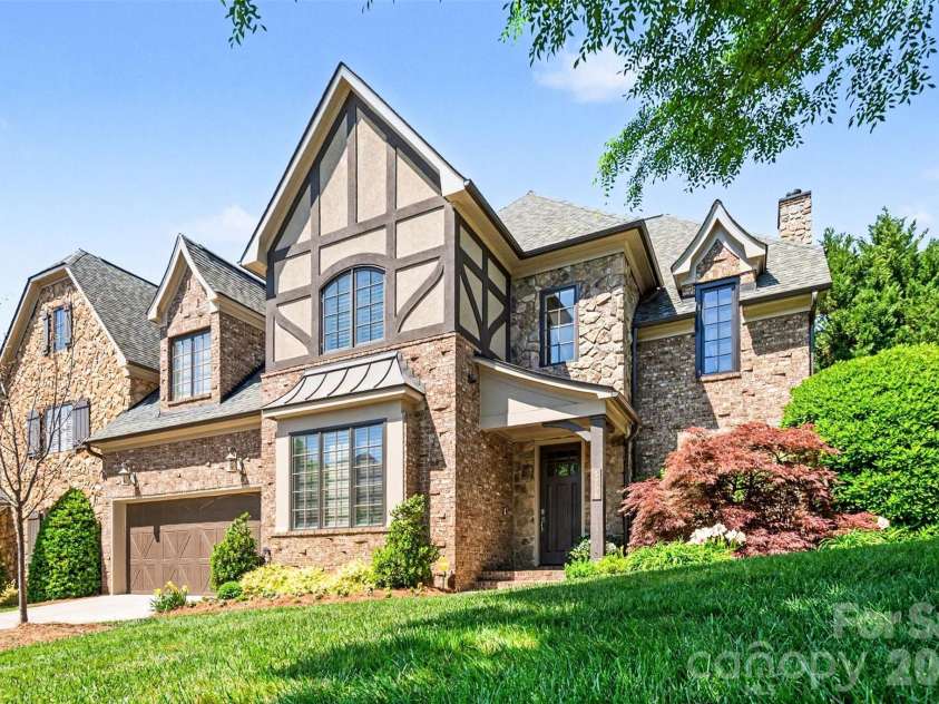 5208 Shepley Court, Charlotte, NC 28226.  MLS# CAR4366293, YatesRealty ID 19154. Interior End Unit