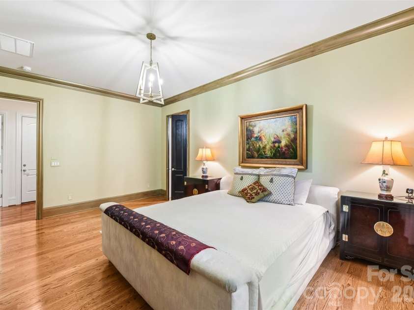 5208 Shepley Court, Charlotte, NC 28226.  MLS# CAR4366293, YatesRealty ID 19154. Primary suite on main floor