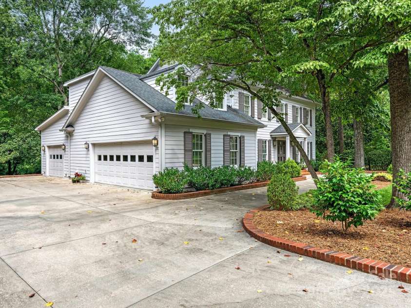 2141 Halford Place, Charlotte, NC 28211.  MLS# CAR4269918, YatesRealty ID 19155. 