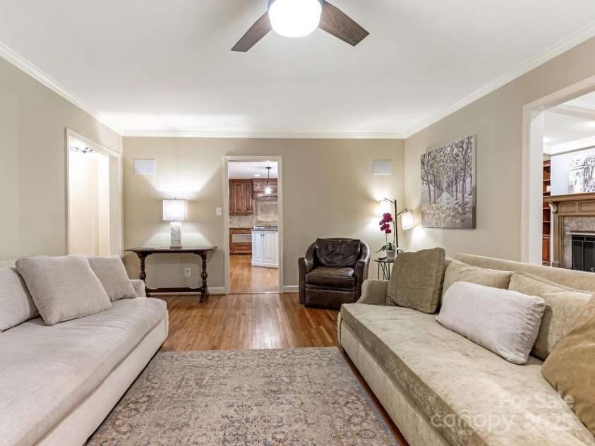 2141 Halford Place, Charlotte, NC 28211.  MLS# CAR4269918, YatesRealty ID 19155. 